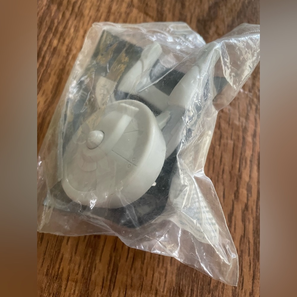 2009 Sealed NIB Star Trek Burger King Meal Toy- the enterprise